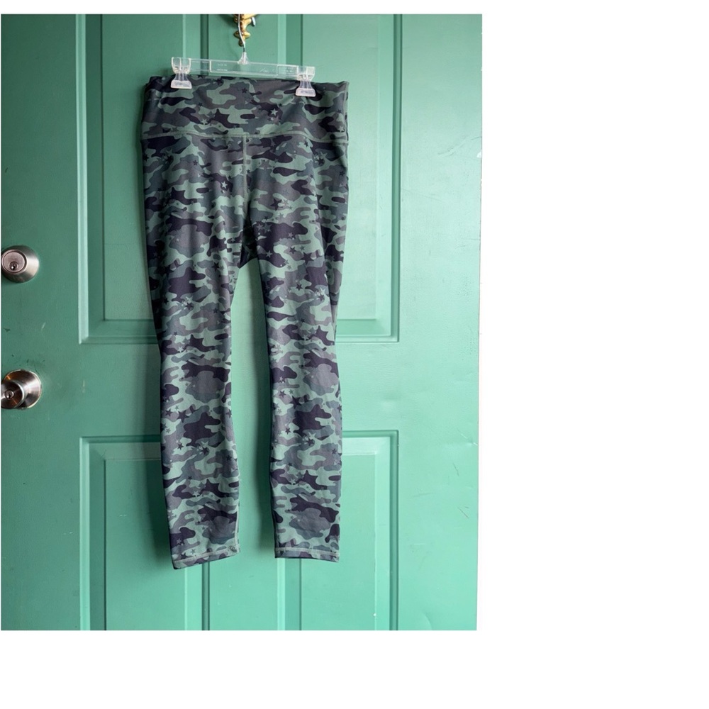 Fabletics medium Power Hold Camo Leggings *no size tag*